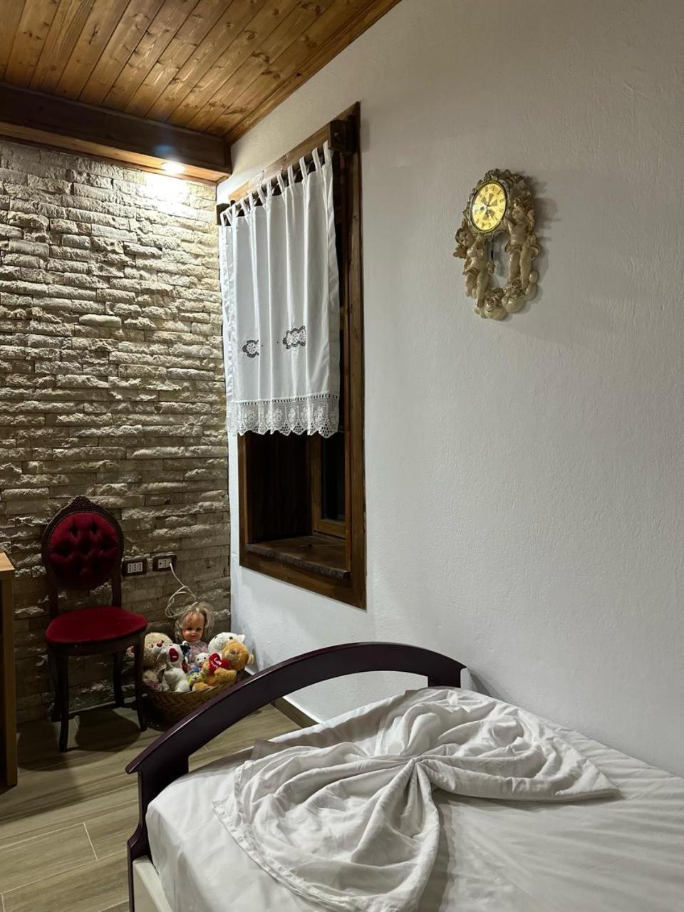 Eni Entire Guesthouse Parking On Site ベラト エクステリア 写真